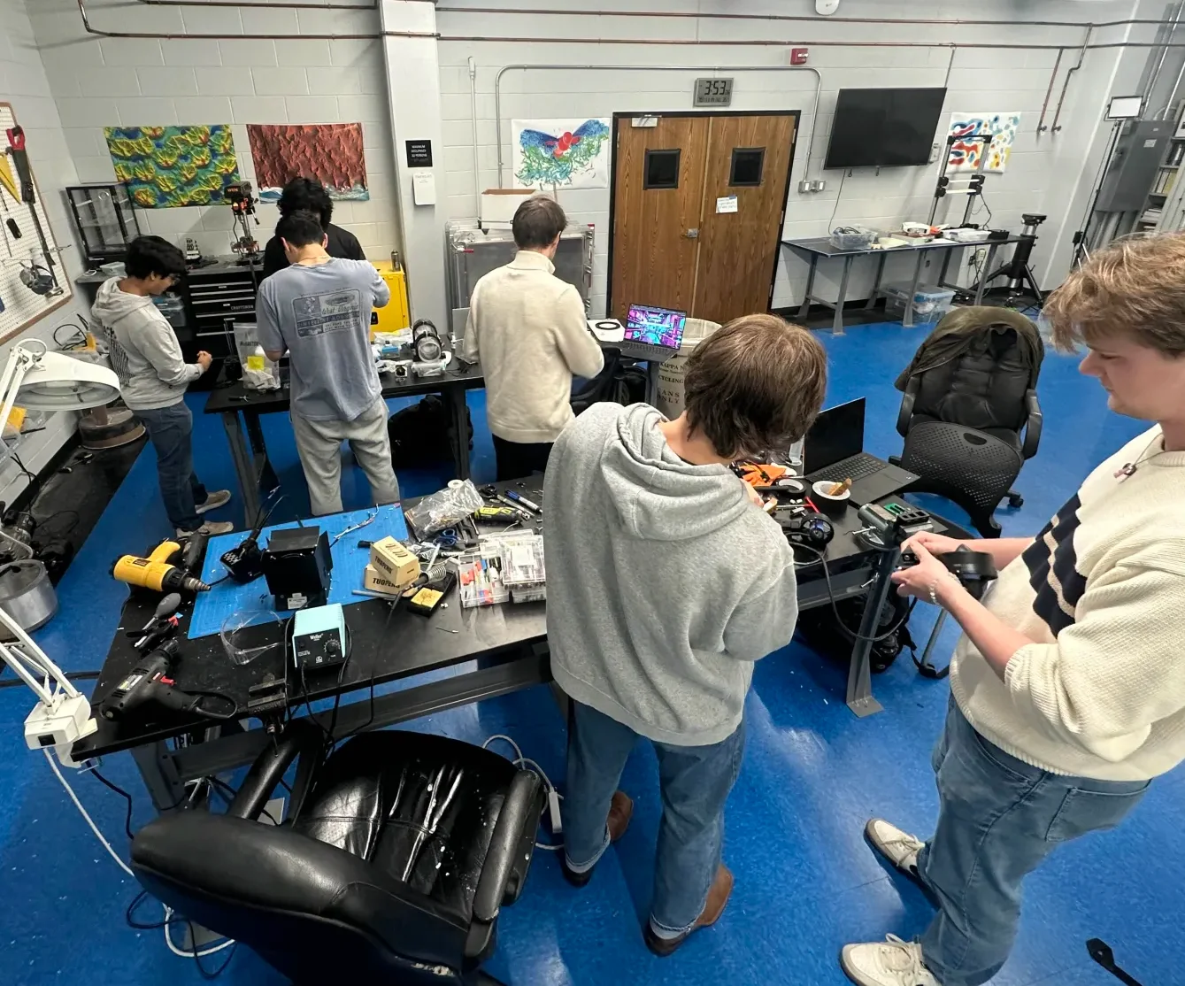 Teamwork: Leading the Structures and Safety Sub-team during the ROV's construction phase.